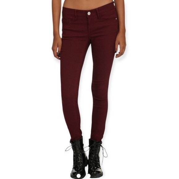 Almost Famous Mid Rise Burgundy Skinny Jeans Size 5 Junior - Picture 1 of 15